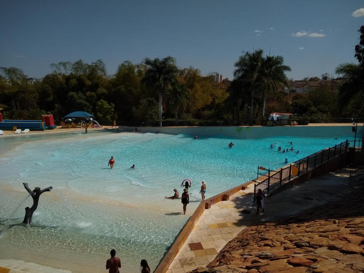 Piazza Com Acesso Ao Clube Diroma Aparthotel Caldas Novas Exterior foto