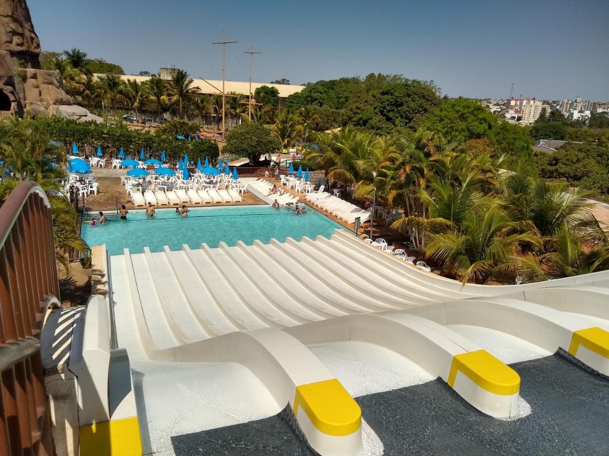 Piazza Com Acesso Ao Clube Diroma Aparthotel Caldas Novas Exterior foto